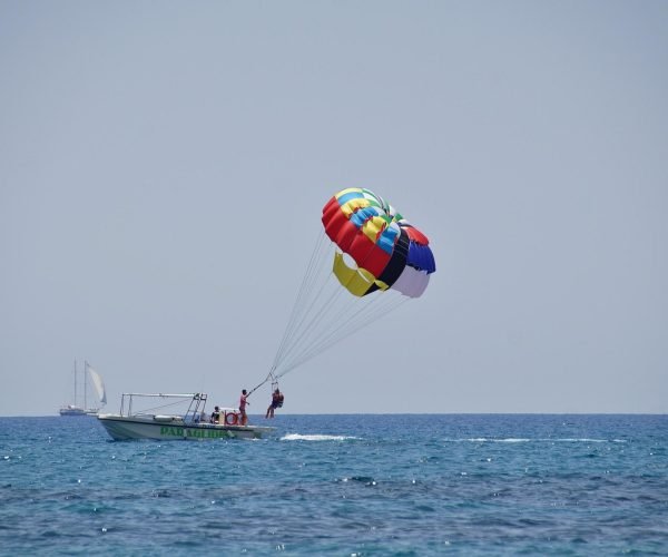 parasailing-825532_1280